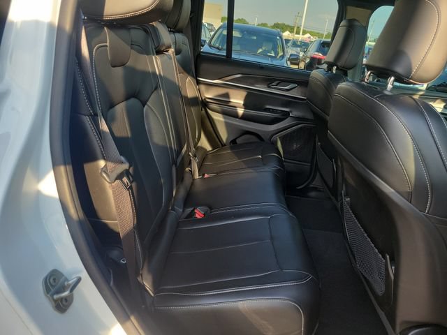 Used 2025 Jeep Grand Cherokee Limited w/ Luxury Tech Group II AWD/4WD image 30