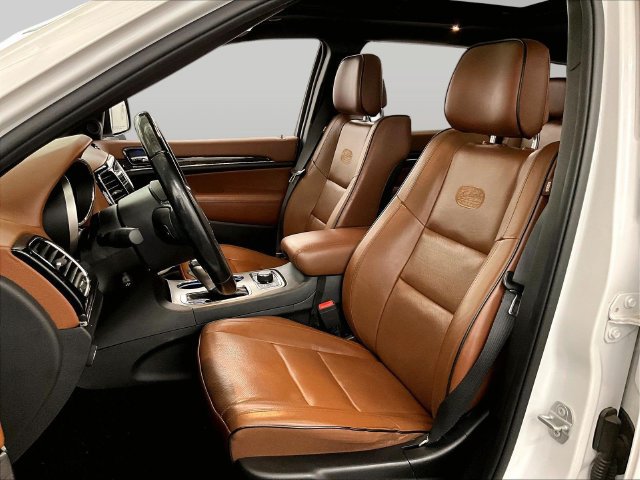 Used 2020 Jeep Grand Cherokee Overland AWD/4WD image 24