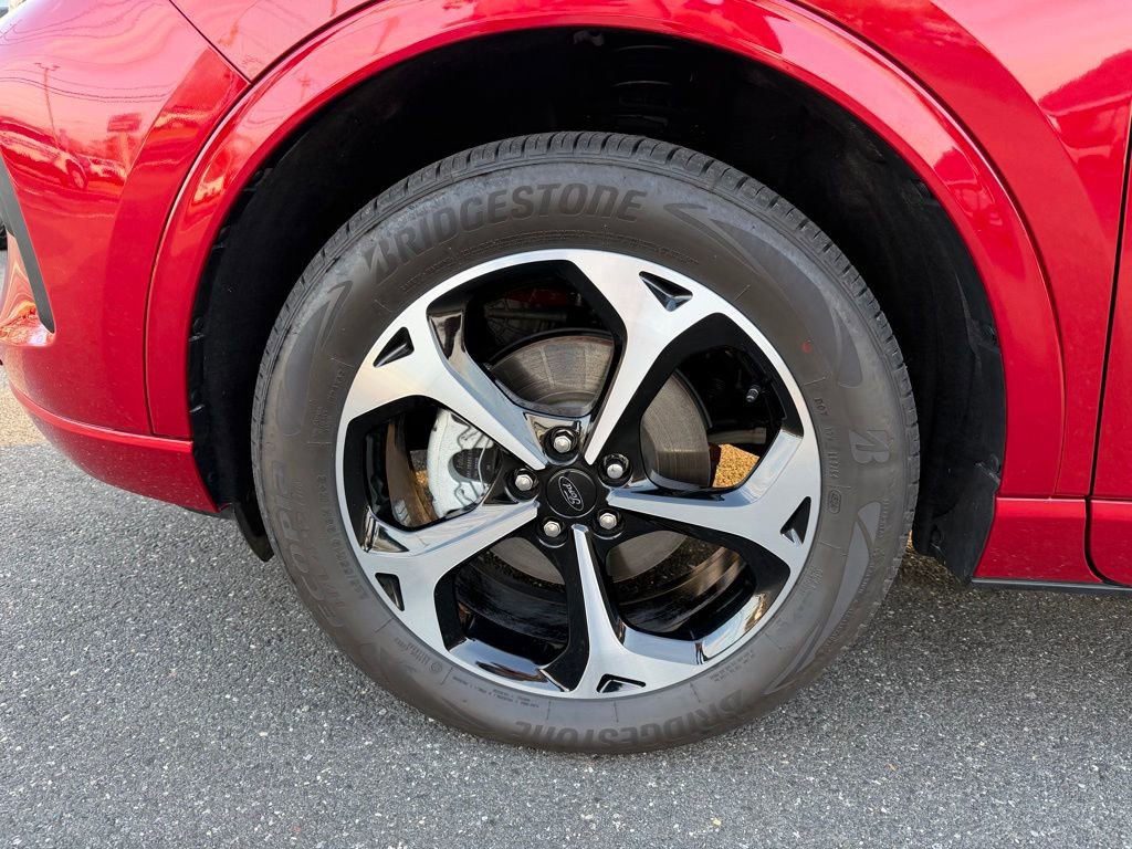 Certified 2025 Ford Escape ST-Line Elite w/ Premium Technology Package image 10