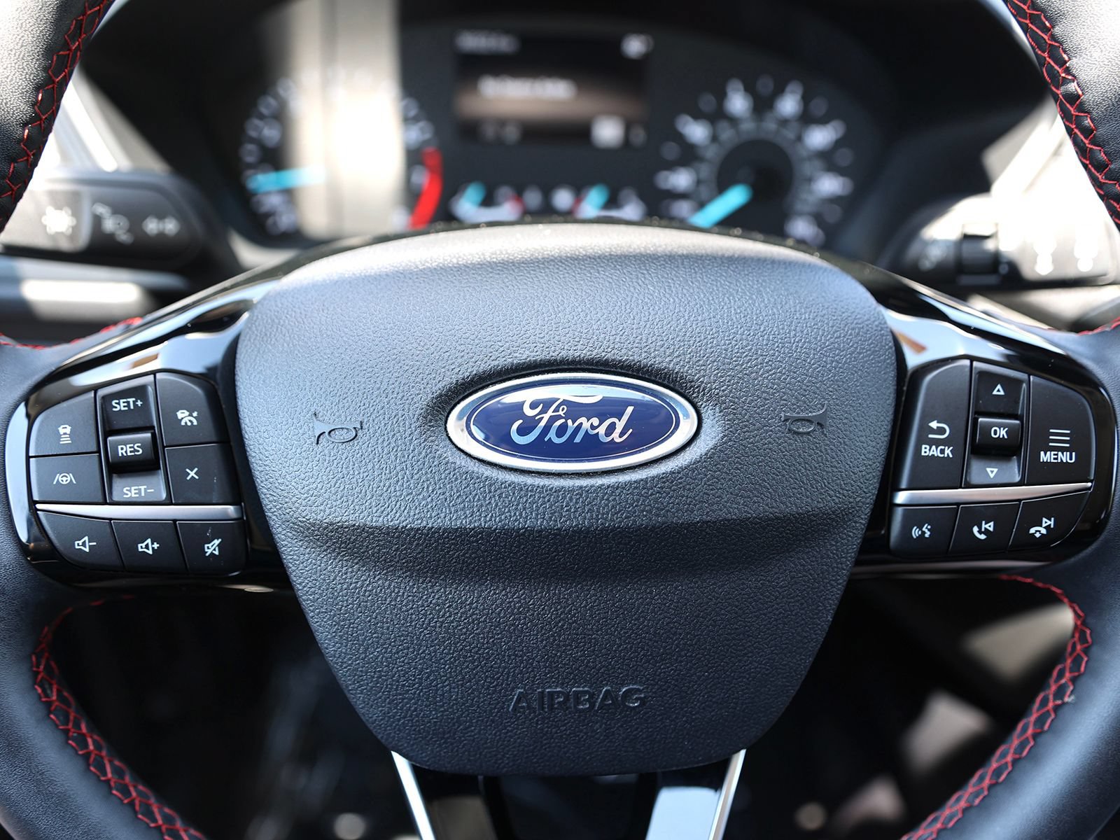 Certified 2022 Ford Escape SEL w/ SEL Stealth AWD Package image 37