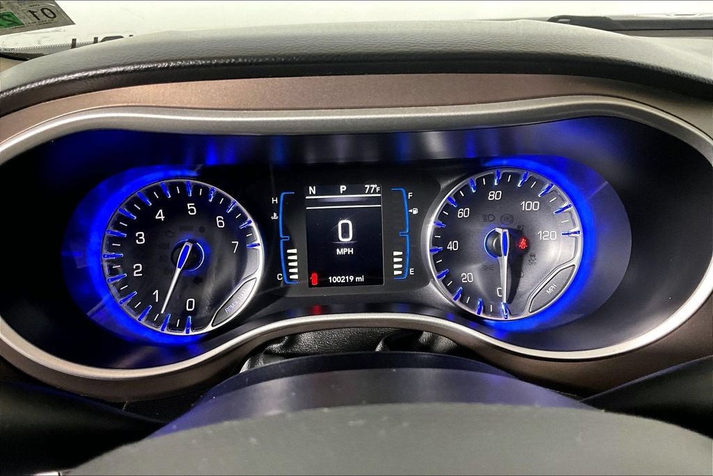 Used 2017 Chrysler Pacifica Touring Plus w/ Tire & Wheel Group FWD image 16