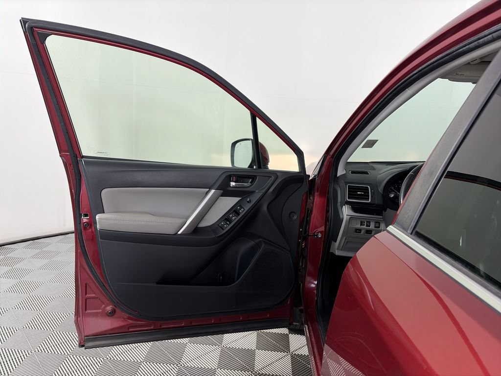Used 2017 Subaru Forester 2.5i Limited AWD/4WD image 10