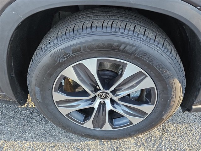 Used 2022 Toyota Highlander XLE image 9
