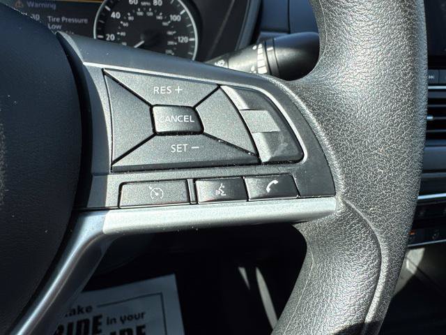 Used 2025 Nissan Altima 2.5 SV FWD image 12