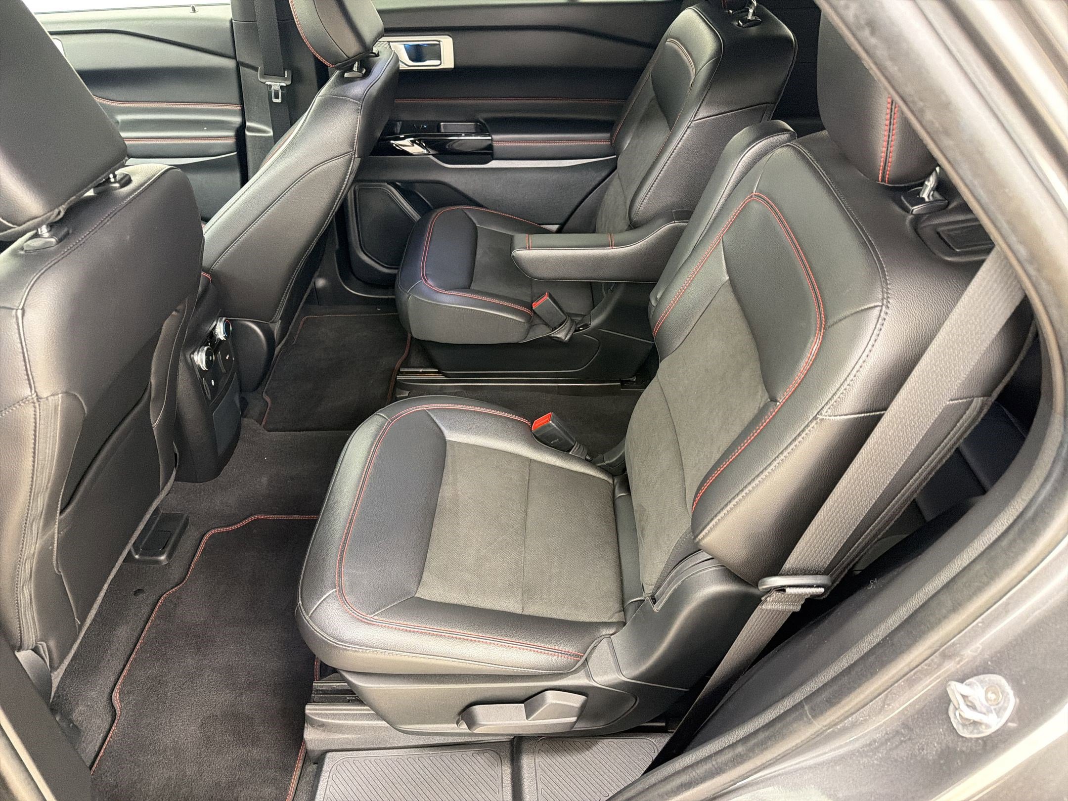 Certified 2023 Ford Explorer ST-Line AWD/4WD image 14