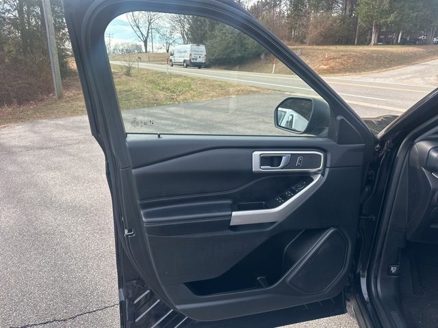 Certified 2022 Ford Explorer XLT w/ Equipment Group 202A image 18