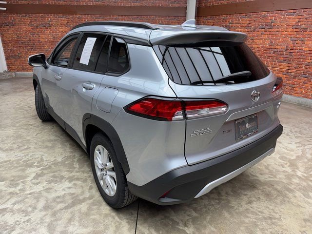 Used 2022 Toyota Corolla Cross LE image 2