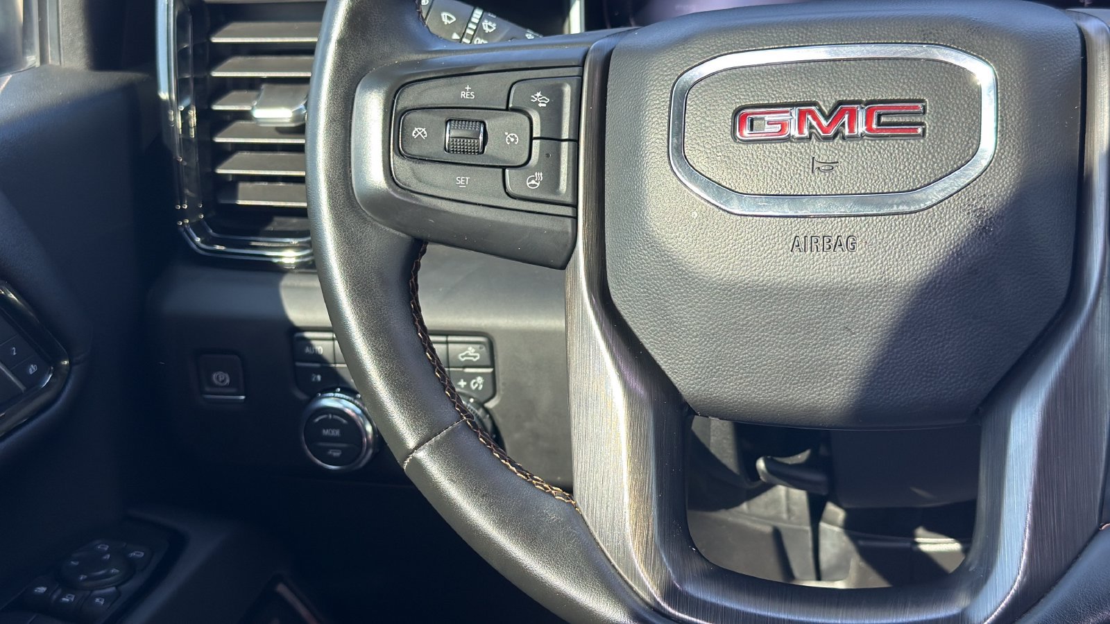 Used 2024 GMC Sierra 2500 AT4 w/ AT4 Premium Plus Package AWD/4WD image 16
