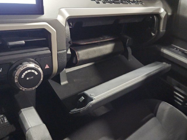 Used 2024 Toyota Tacoma TRD Sport AWD/4WD image 35