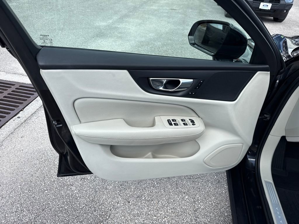 Used 2019 Volvo S60 T5 Momentum w/ Premium Package FWD image 13