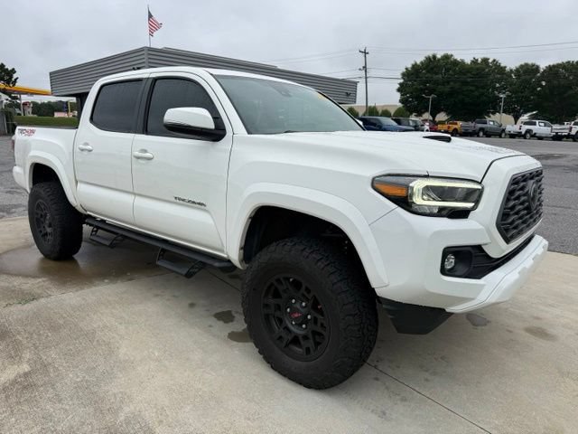 Used 2020 Toyota Tacoma TRD Sport w/ TRD Premium Sport Package AWD/4WD image 4