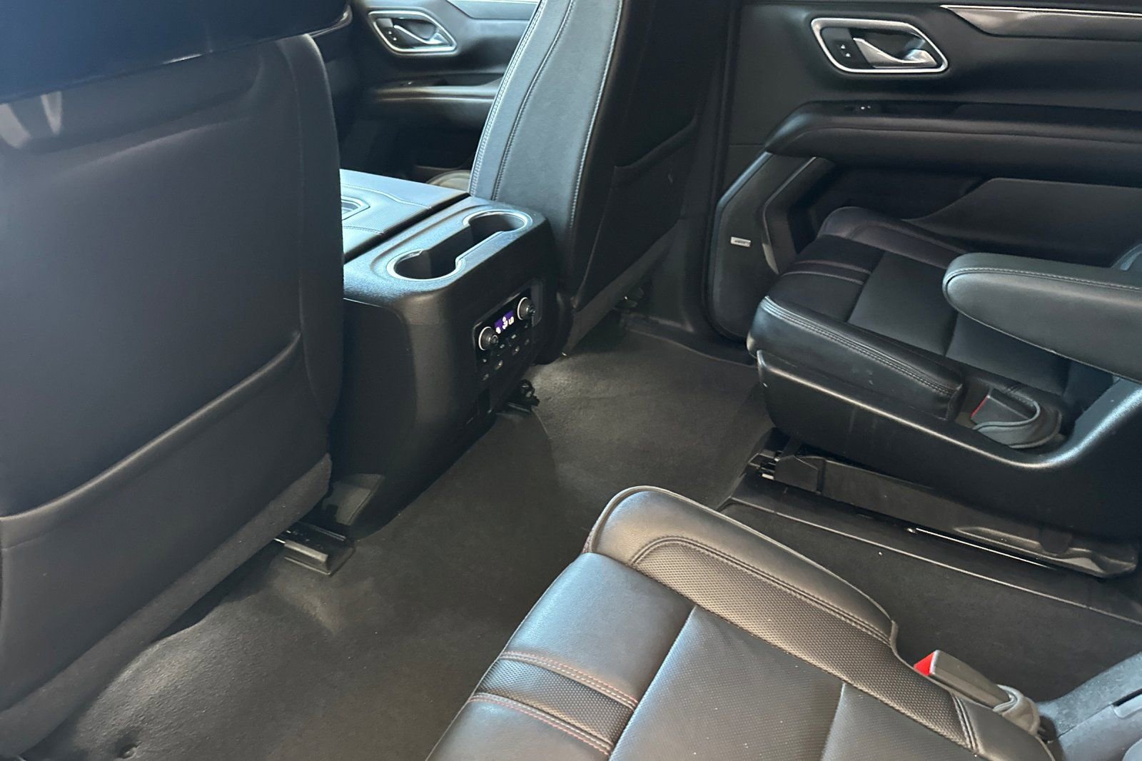 Used 2021 Chevrolet Suburban RST w/ Luxury Package AWD/4WD image 12