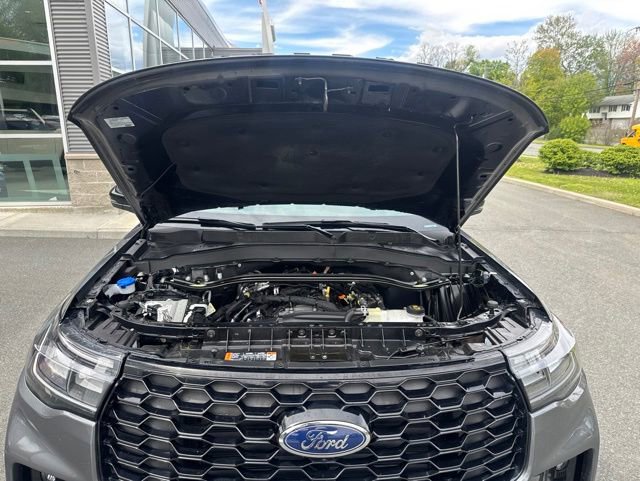 Certified 2025 Ford Explorer ST-Line w/ Premium Package AWD/4WD image 16