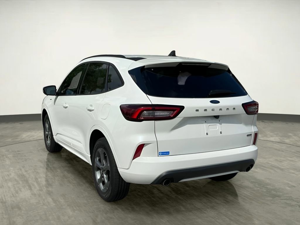 Certified 2024 Ford Escape ST-Line Select AWD/4WD image 4
