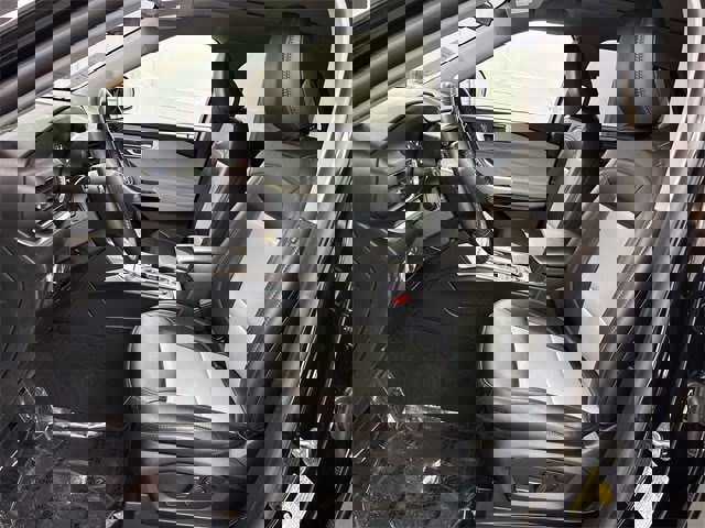 Certified 2022 Ford Explorer XLT w/ Equipment Group 202A image 3