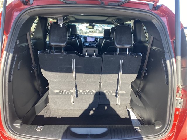 Used 2025 Chrysler Pacifica Limited FWD image 16