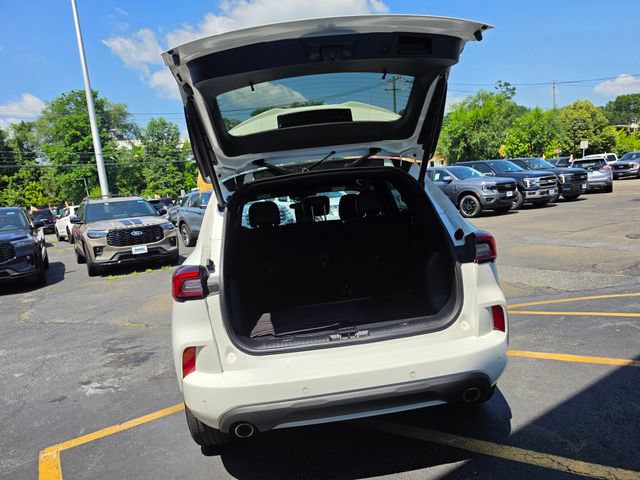 Certified 2023 Ford Escape ST-Line Select w/ Tech Pack #2 AWD/4WD image 7