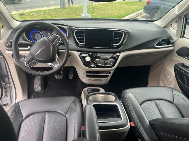 Used 2024 Chrysler Pacifica Touring-L FWD image 14