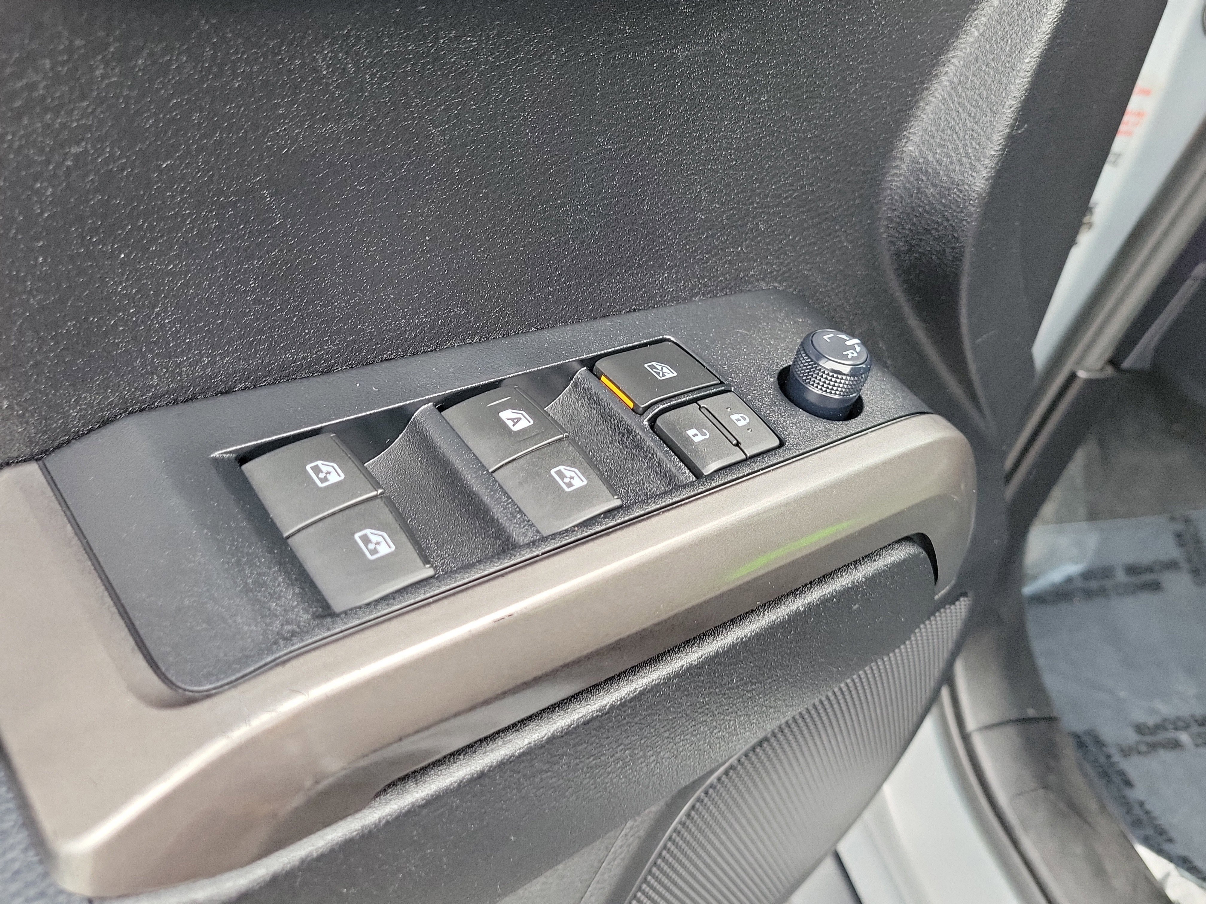 Used 2021 Toyota Tacoma SR5 w/ SR5 Appearance Package (SM) image 18