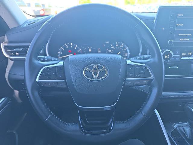 Used 2021 Toyota Highlander XLE AWD/4WD image 25