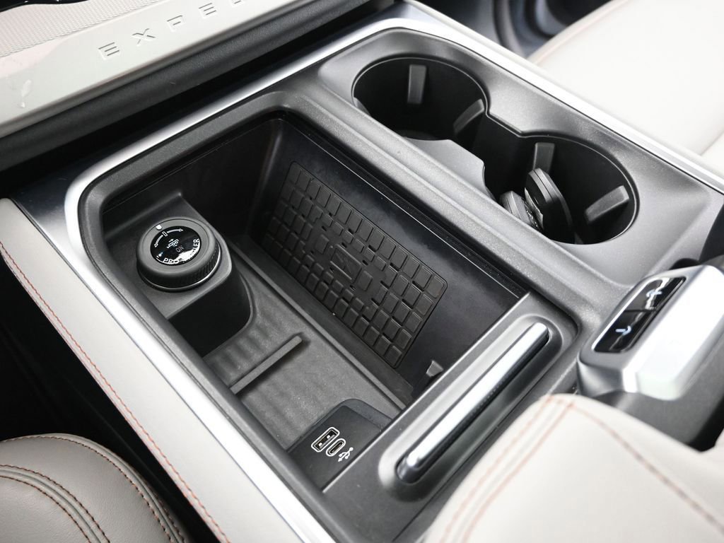 Certified 2025 Ford Expedition Active AWD/4WD image 45