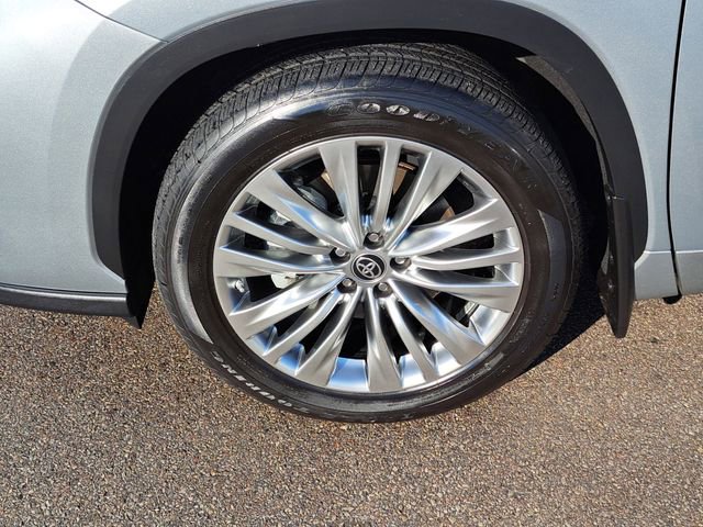Used 2024 Toyota Highlander Platinum AWD/4WD image 9