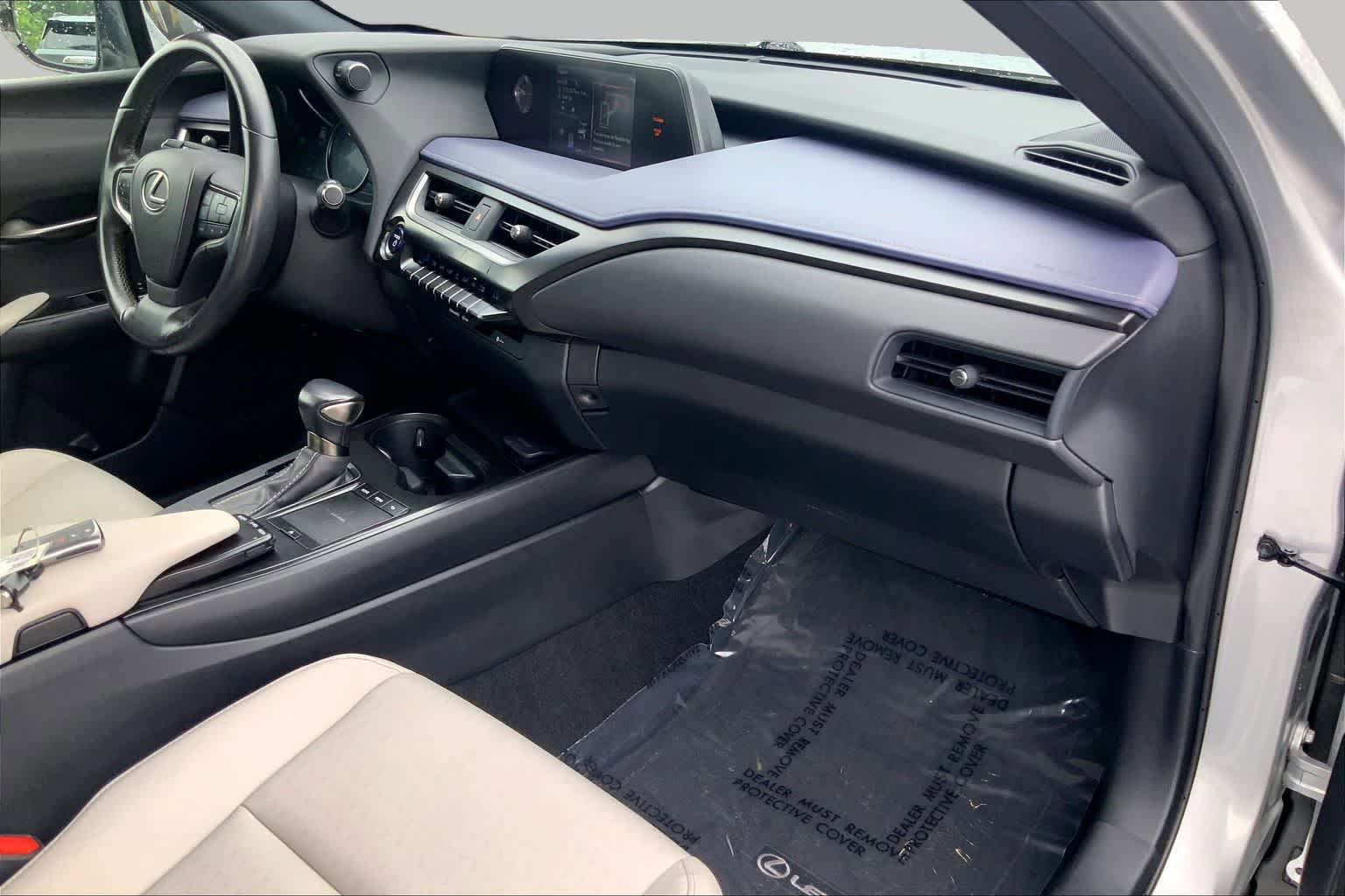 Used 2020 Lexus UX 250h w/ Accessory Package 2 AWD/4WD image 18