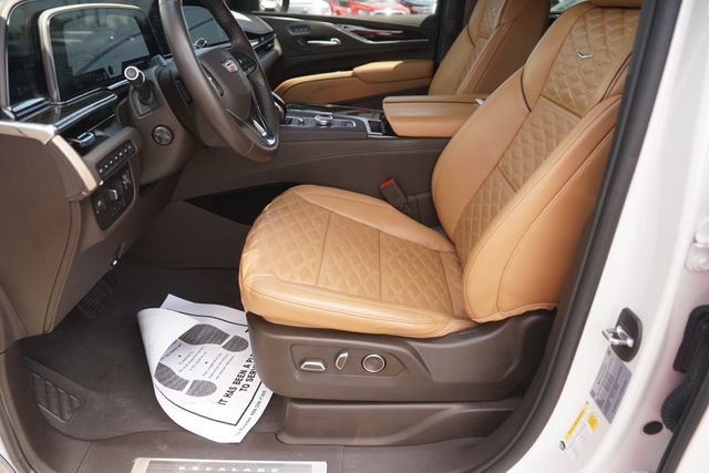 Used 2024 Cadillac Escalade ESV Premium Luxury w/ Performance Package AWD/4WD image 9