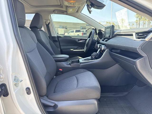 Used 2019 Toyota RAV4 XLE w/ Carpet Mat Package FWD image 31