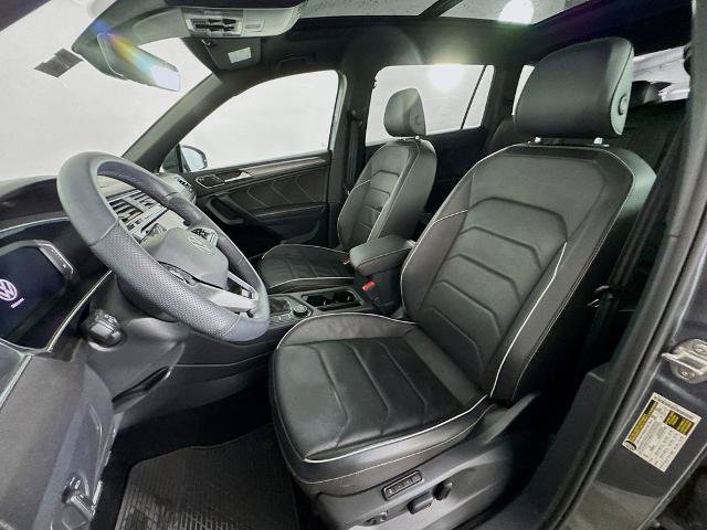 Used 2022 Volkswagen Tiguan SEL R-Line AWD/4WD image 11