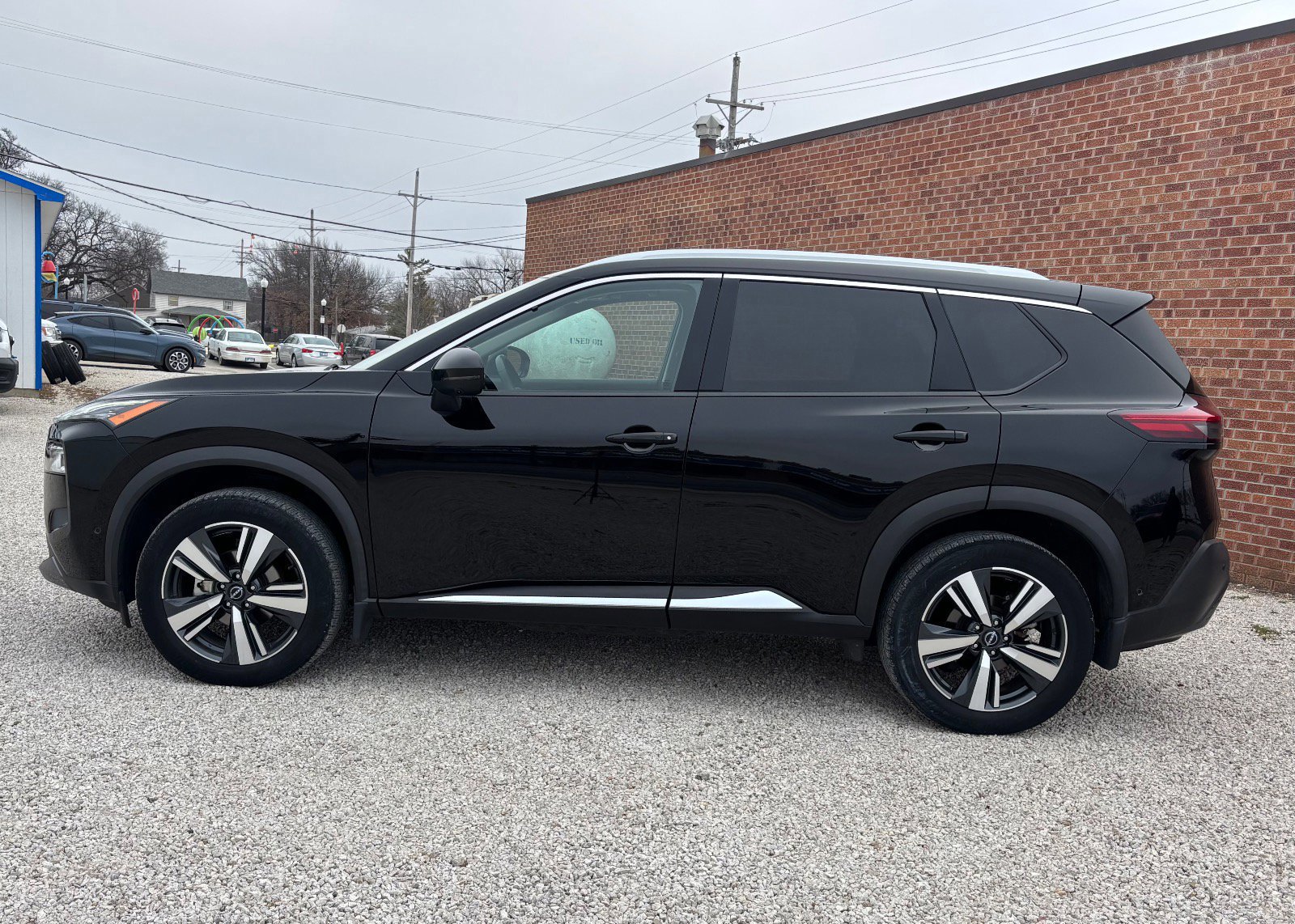 Used 2023 Nissan Rogue SL w/ SL Premium Package image 2