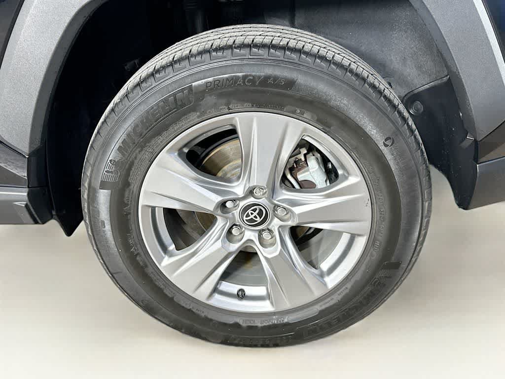 Used 2022 Toyota RAV4 XLE w/ Convenience Package AWD/4WD image 8