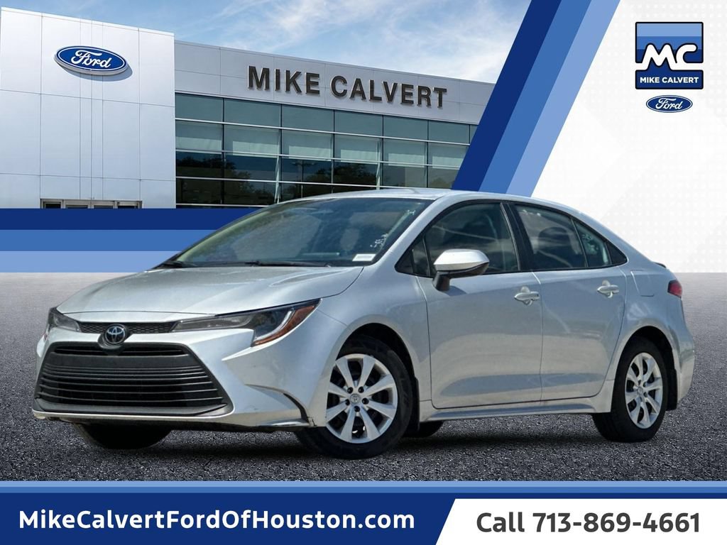 Used 2025 Toyota Corolla LE FWD image 1