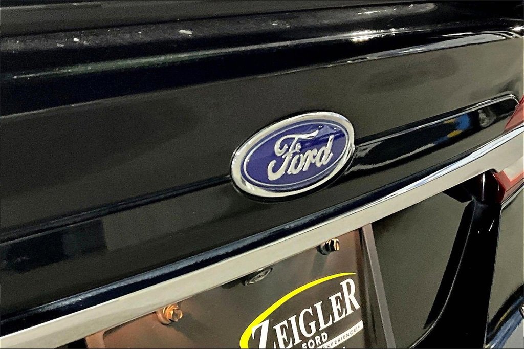 Certified 2017 Ford Fusion SE w/ Equipment Group 601A image 31