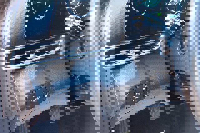 Used 2023 Hyundai Elantra Limited image 19