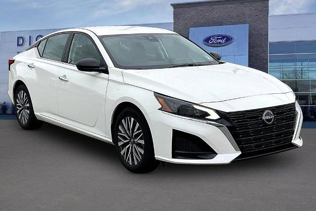 Used 2025 Nissan Altima 2.5 SV FWD image 1