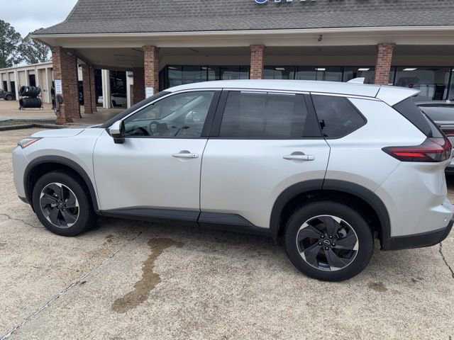 Used 2024 Nissan Rogue SV FWD image 3