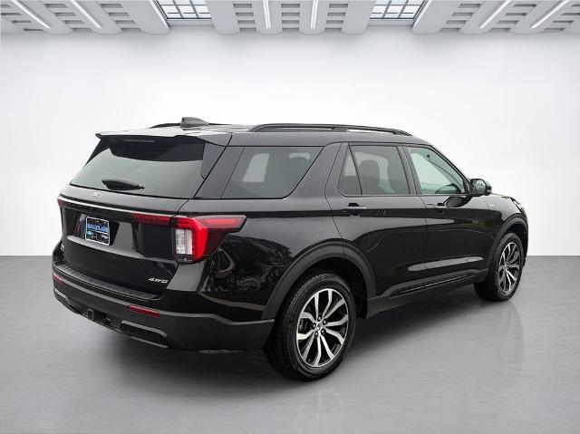 Certified 2025 Ford Explorer ST-Line AWD/4WD image 3