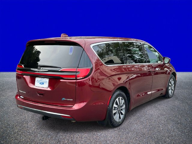 Used 2022 Chrysler Pacifica Touring-L FWD image 3