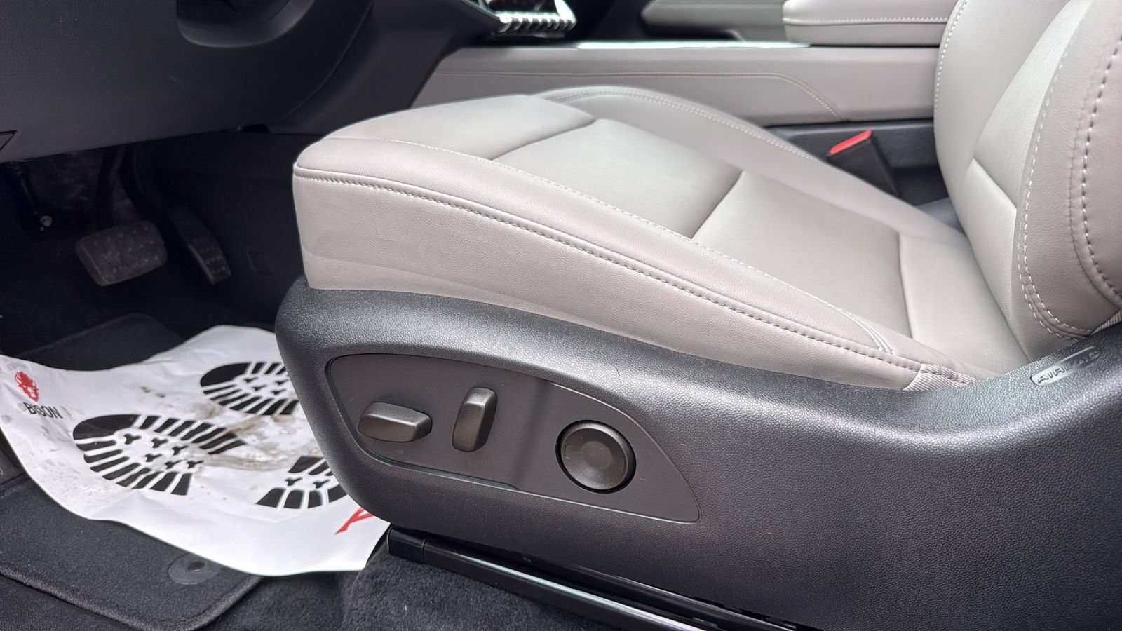 Used 2026 GMC Acadia Elevation w/ Elevation Premium Package FWD image 11