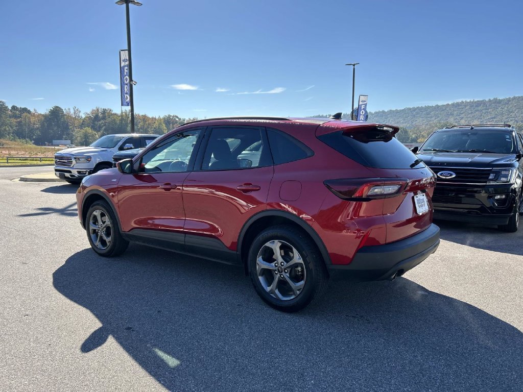 Certified 2025 Ford Escape ST-Line Select AWD/4WD image 5