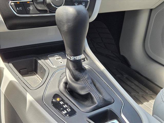 Used 2021 Jeep Cherokee Latitude Lux FWD image 12