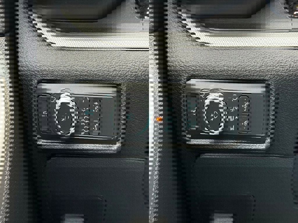 Certified 2022 Ford Explorer XLT w/ Equipment Group 202A image 31