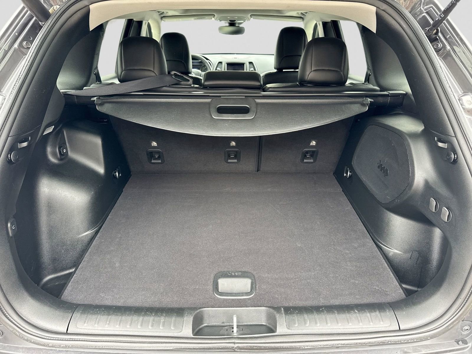 Used 2022 Jeep Cherokee Trailhawk w/ Trailhawk Elite Value Package image 36