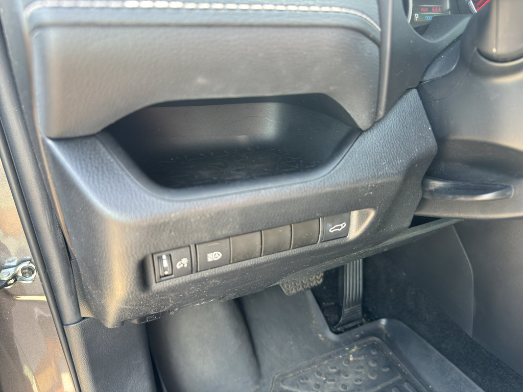 Used 2022 Toyota RAV4 XLE w/ Convenience Package FWD image 12