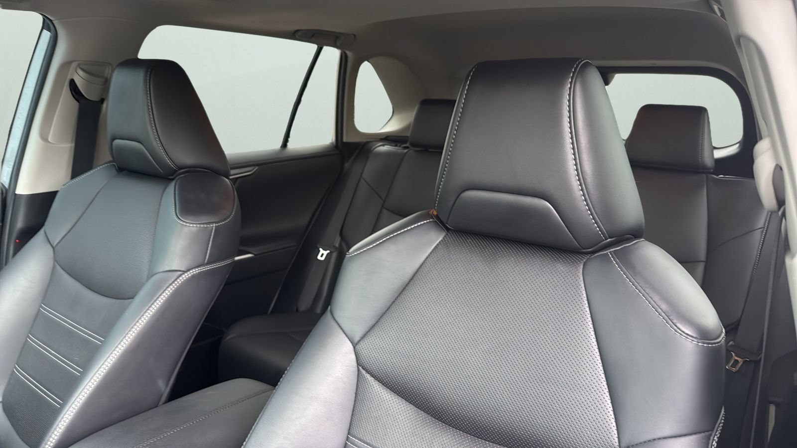 Used 2020 Toyota RAV4 Limited w/ Limited Grade Weather Package FWD image 9