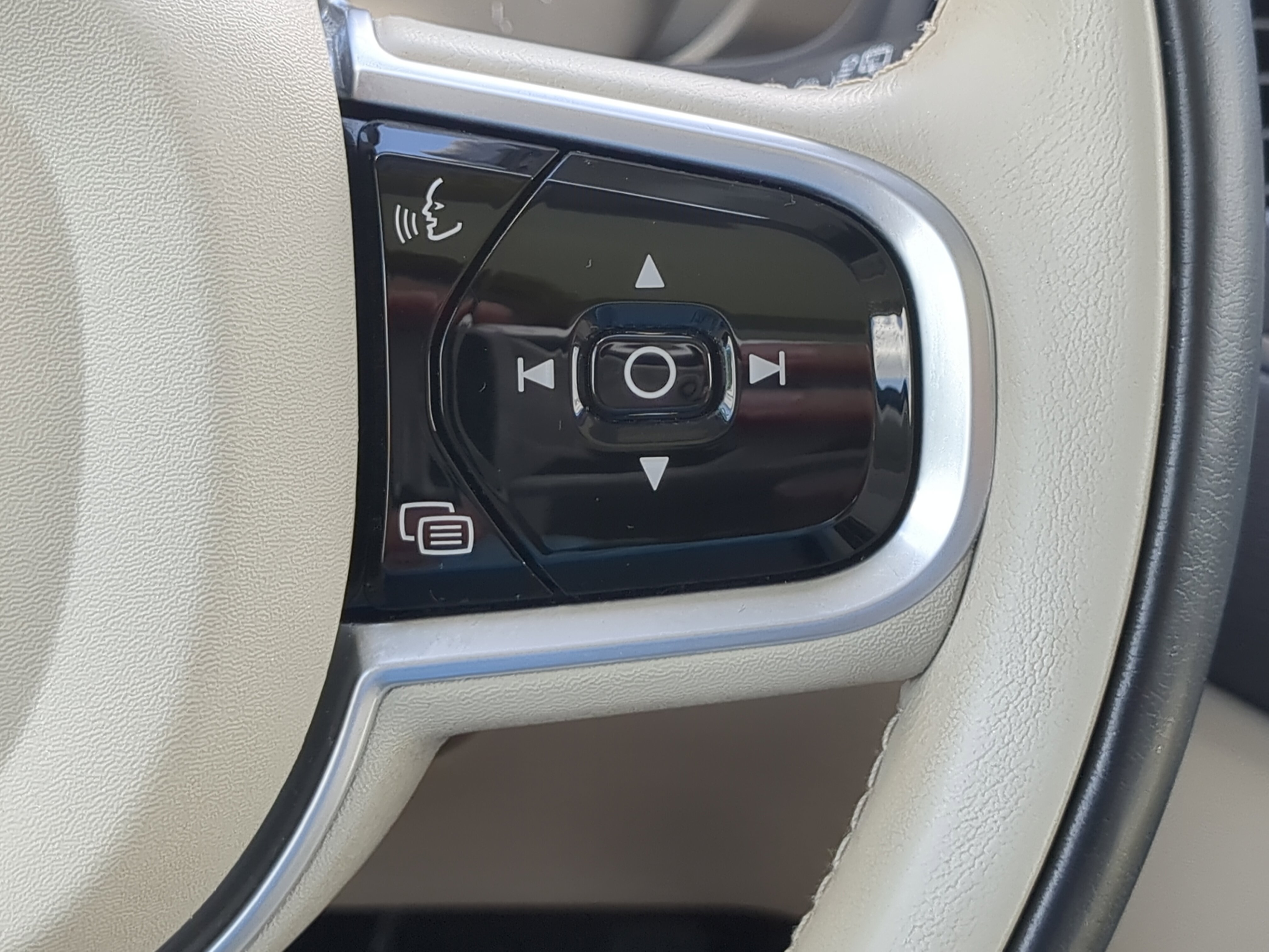 Used 2019 Volvo XC90 T6 Momentum w/ Advanced Package AWD/4WD image 25