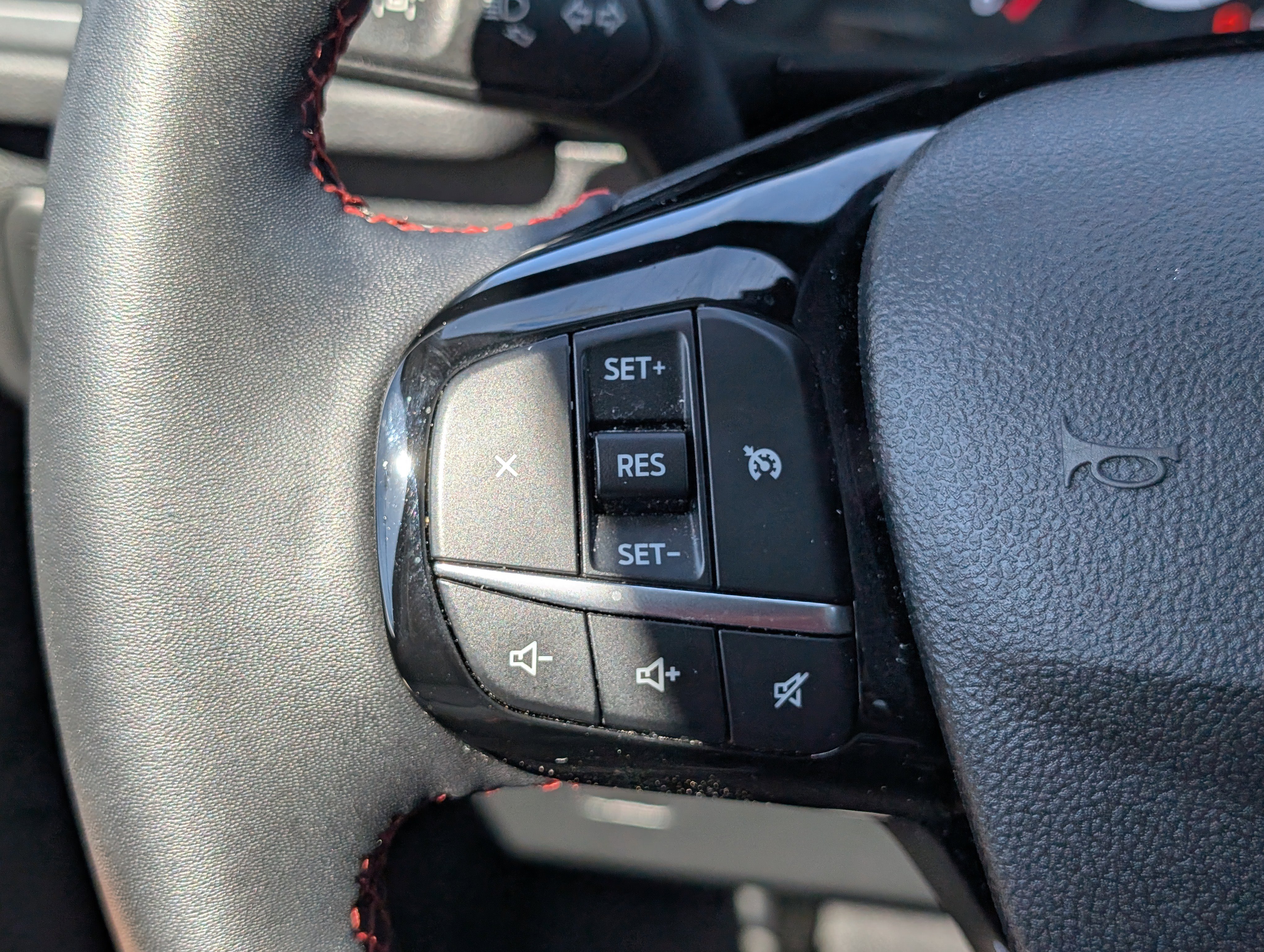 Certified 2022 Ford Escape SEL w/ SEL Stealth AWD Package image 25
