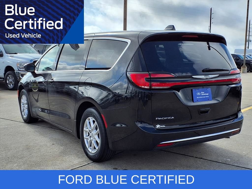 Used 2024 Chrysler Pacifica Touring-L image 4