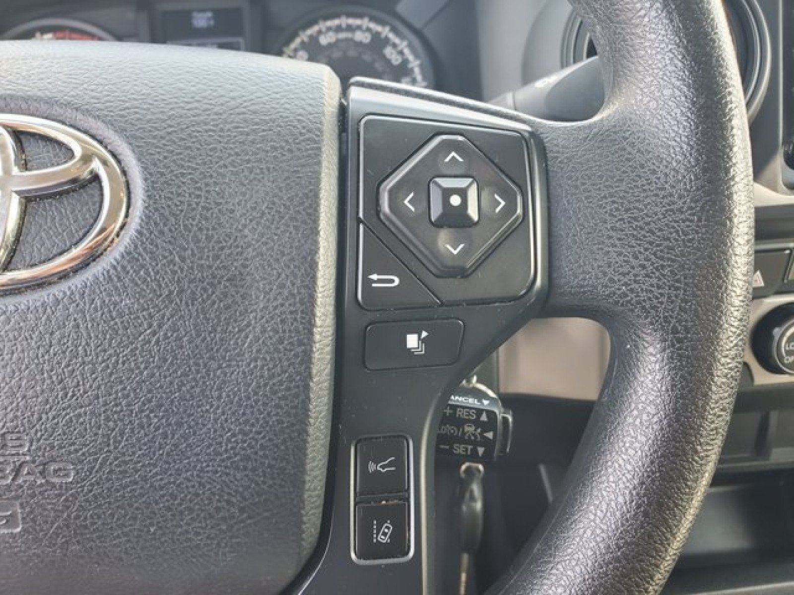Used 2020 Toyota Tacoma SR w/ SR Convenience Package RWD image 16